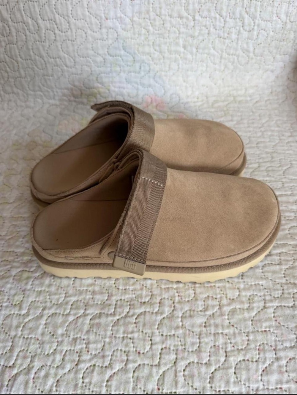 UGG Goldenstar Clog in colour “Sand”